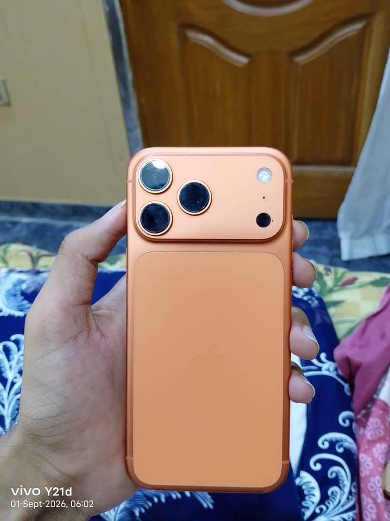 Apple iPhone 17 Pro Max 4
