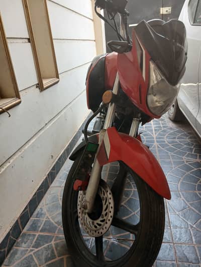 Honda CB 150 Red