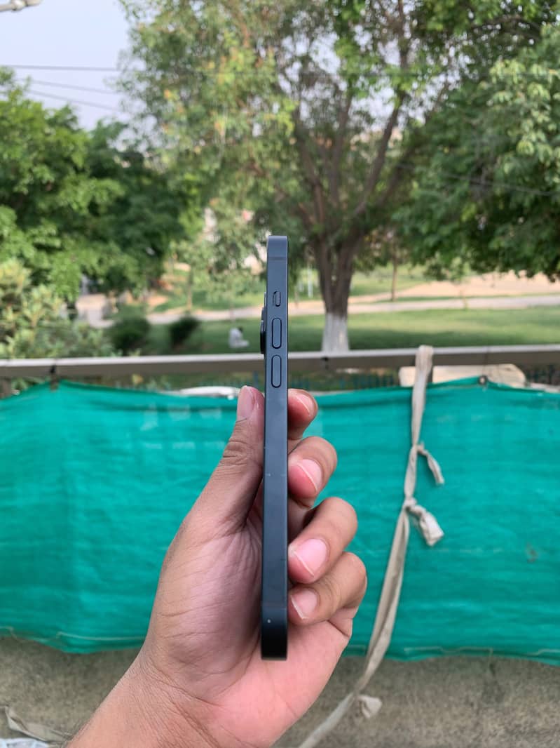 Apple iPhone 14 3