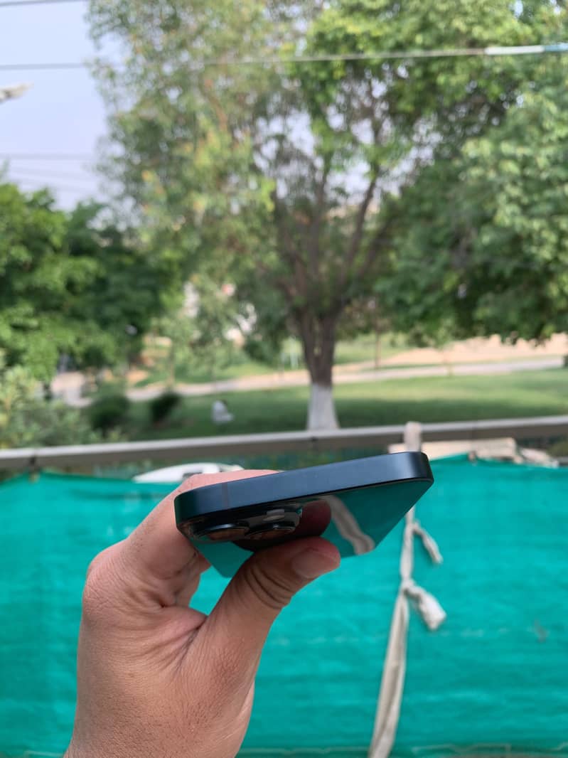 Apple iPhone 14 4