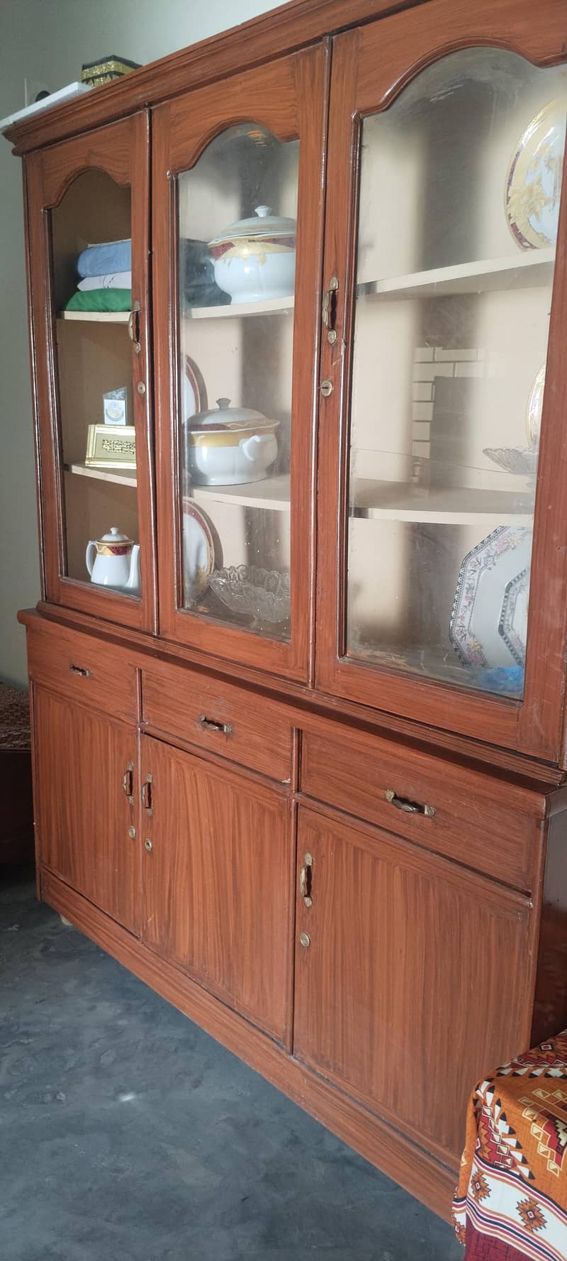 Display Cabinet 1