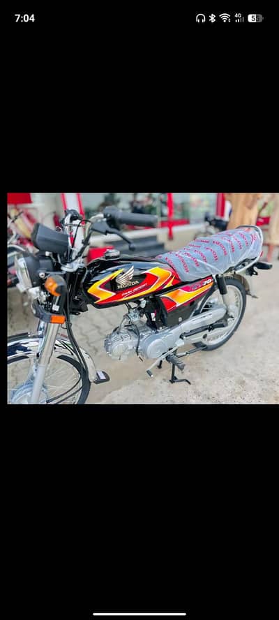 brand new condition abhi Sirf showroom se hi nikalwai ha