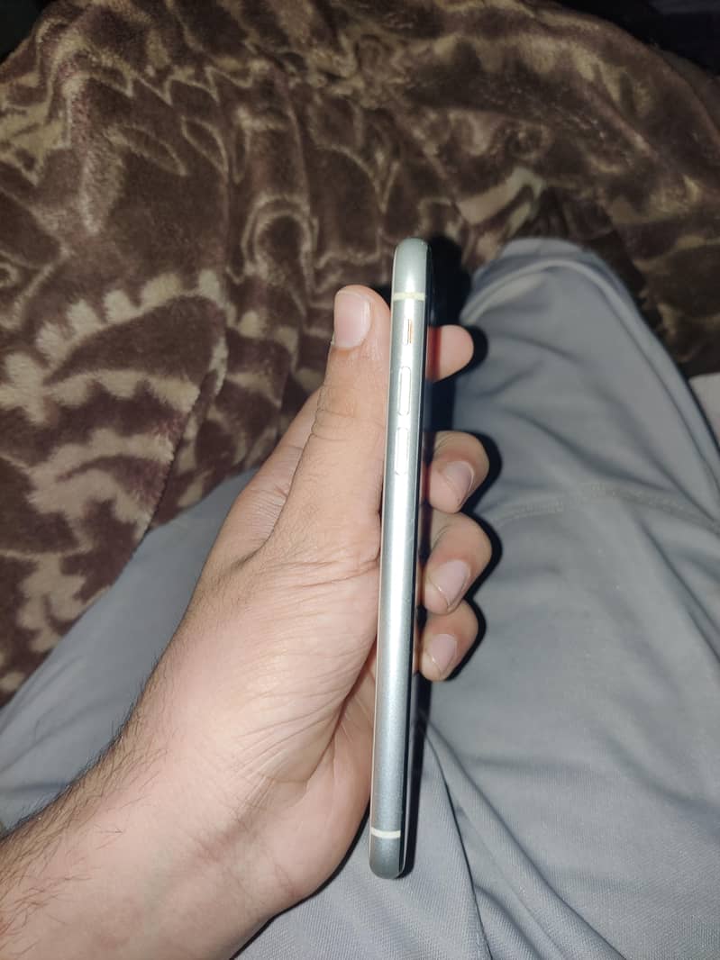 Apple iPhone 11 2