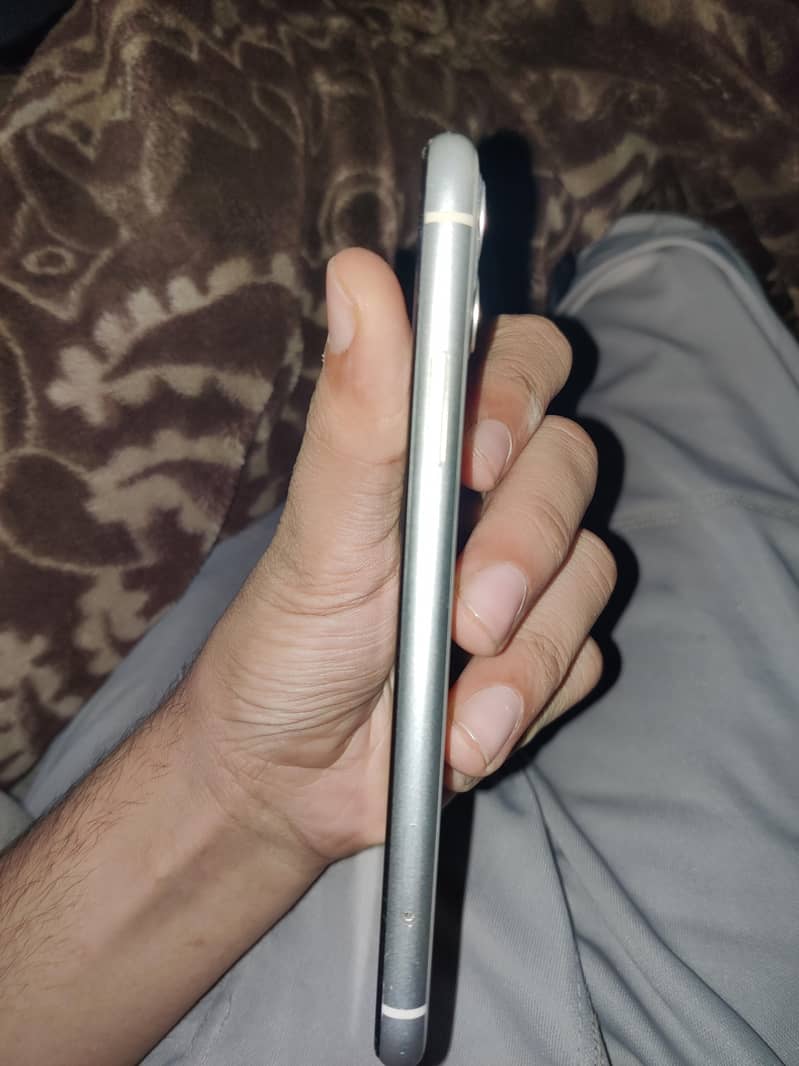 Apple iPhone 11 3