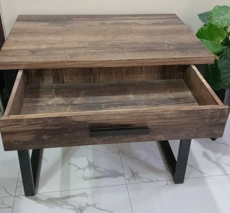 Study / Execative table 1