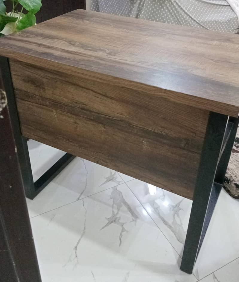 Study / Execative table 2
