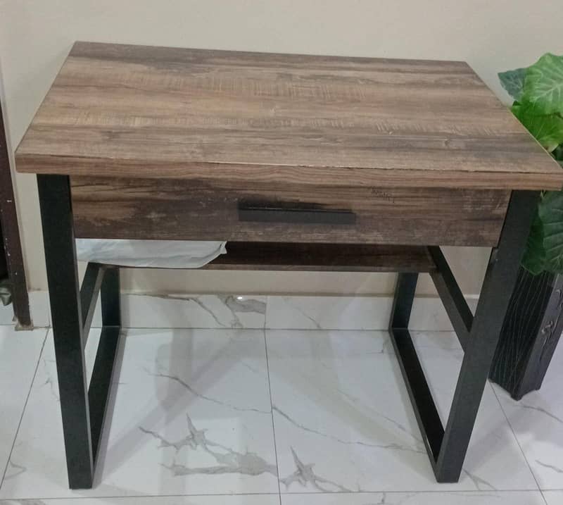 Study / Execative table 5