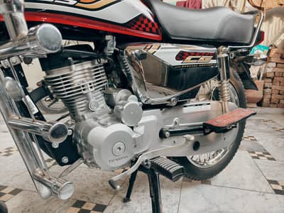 Honda 125 Red 2026