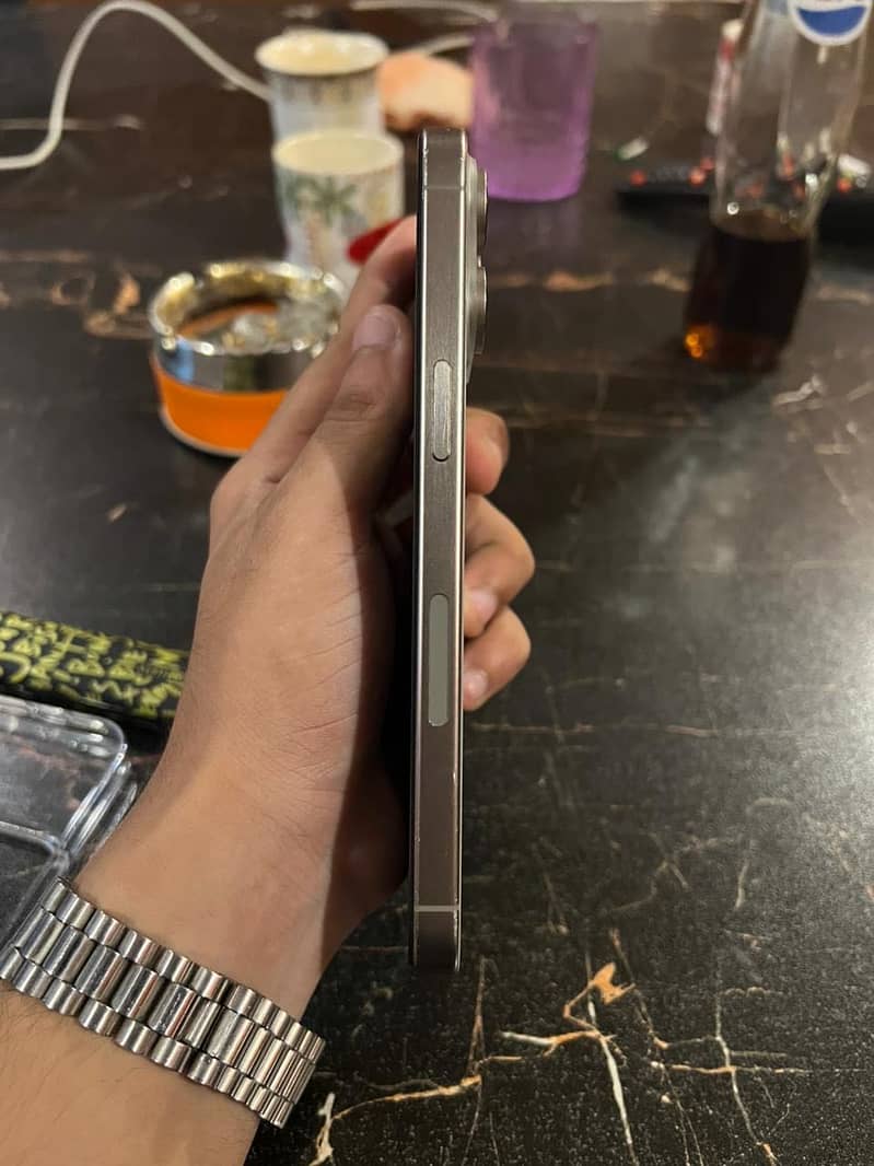 IPHONE 15 PRO MAX 1
