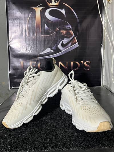 LEGENDS THRIFT SHOES