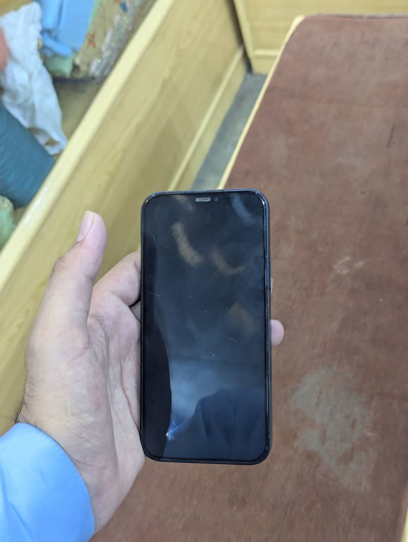 Apple iPhone 12 4
