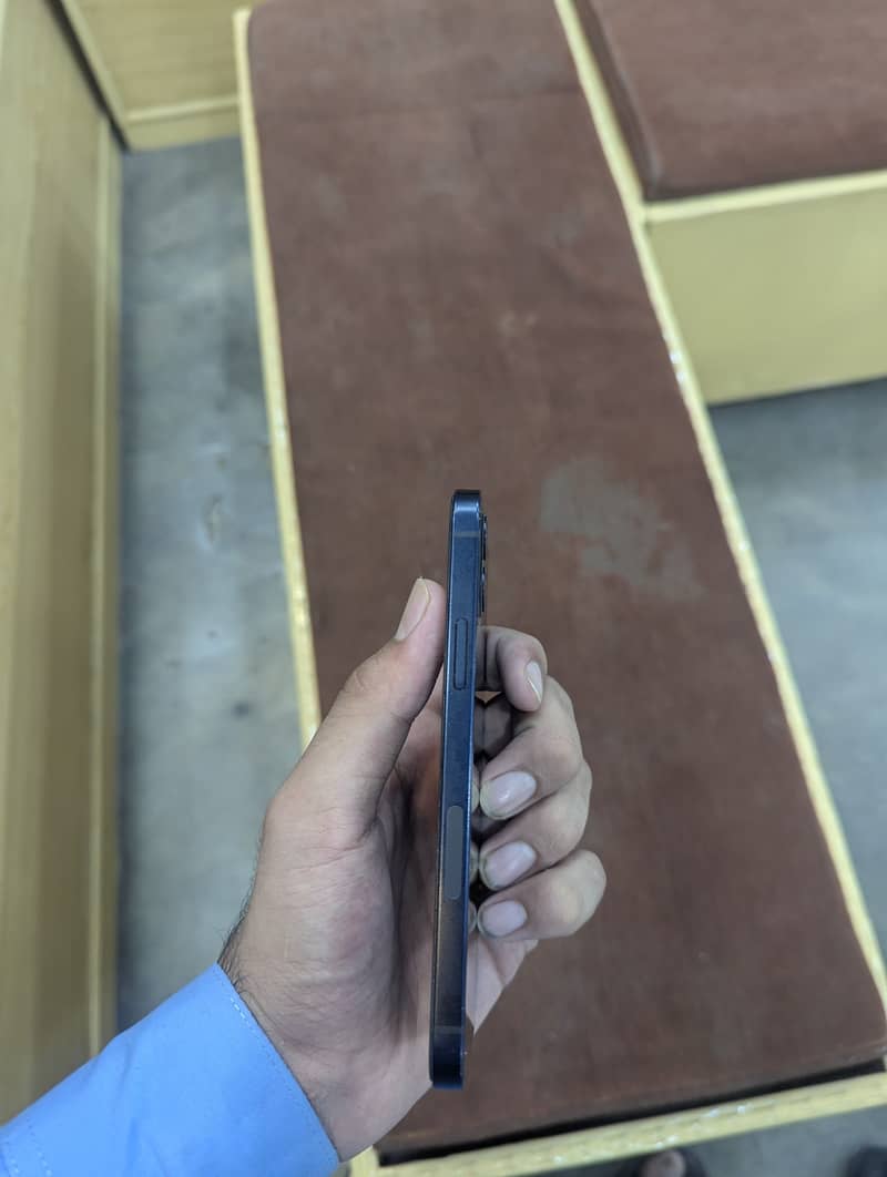 Apple iPhone 12 5