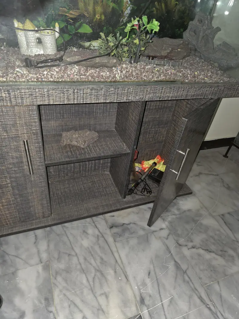 Large Aquarium with 2 full Cabinets and a decent storage space — photo 4