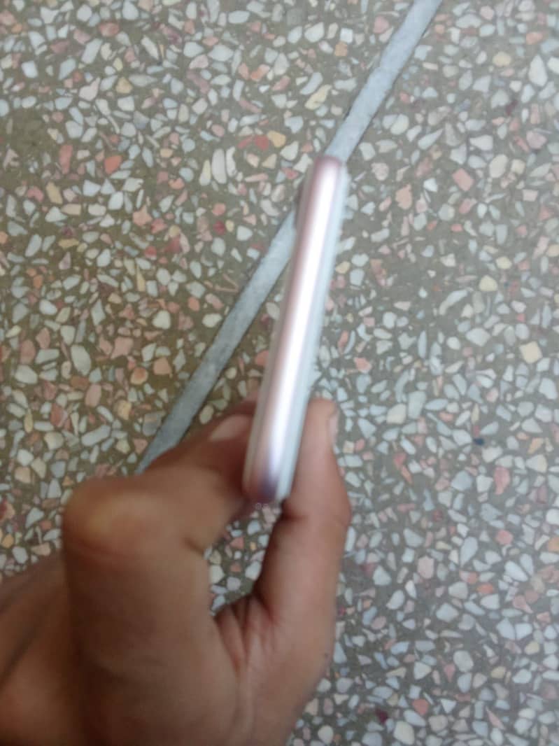 Apple iPhone 7 1