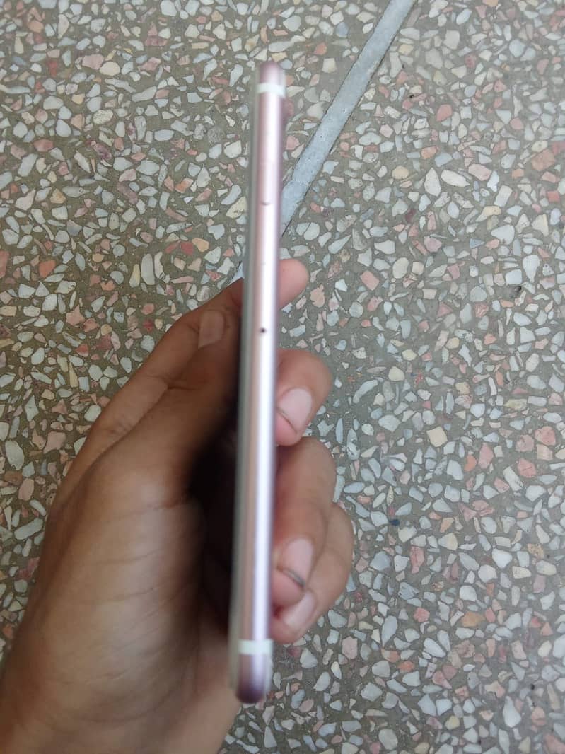 Apple iPhone 7 4