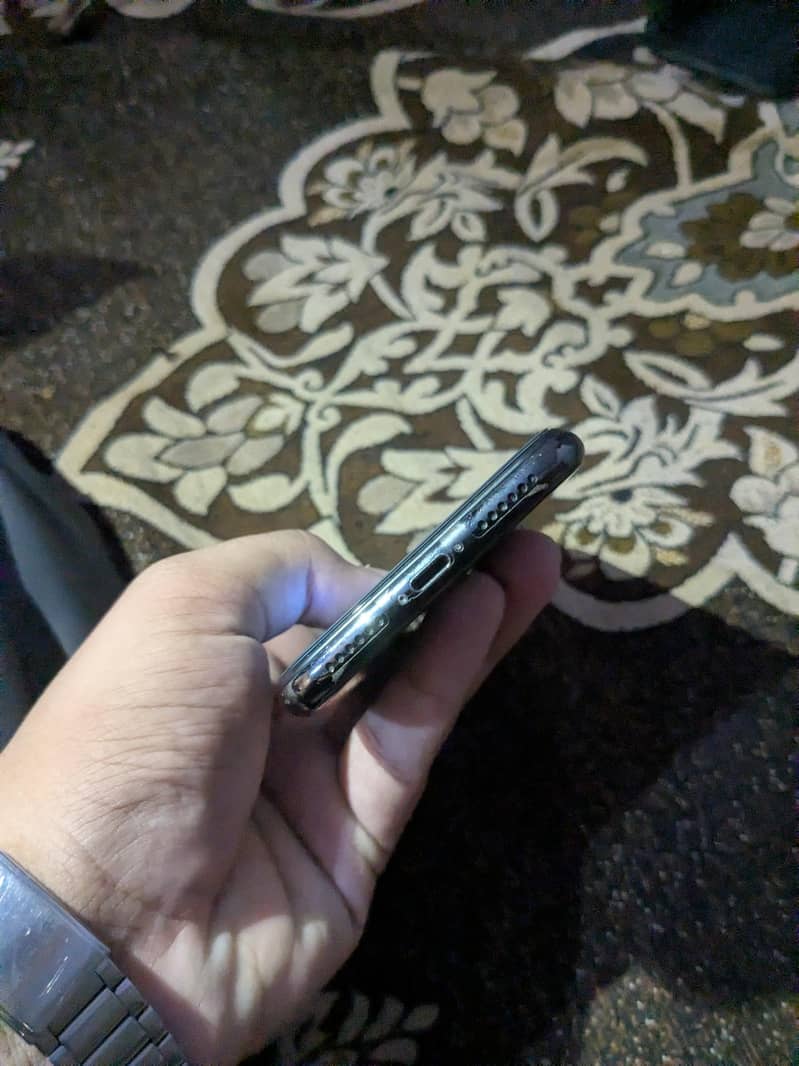 Apple iPhone X 4