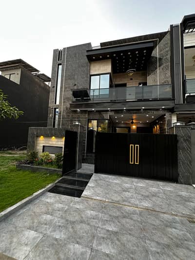 5 Marla Brand New House for Sale in Executive Block, Park View City Lahore - 40 ft Road