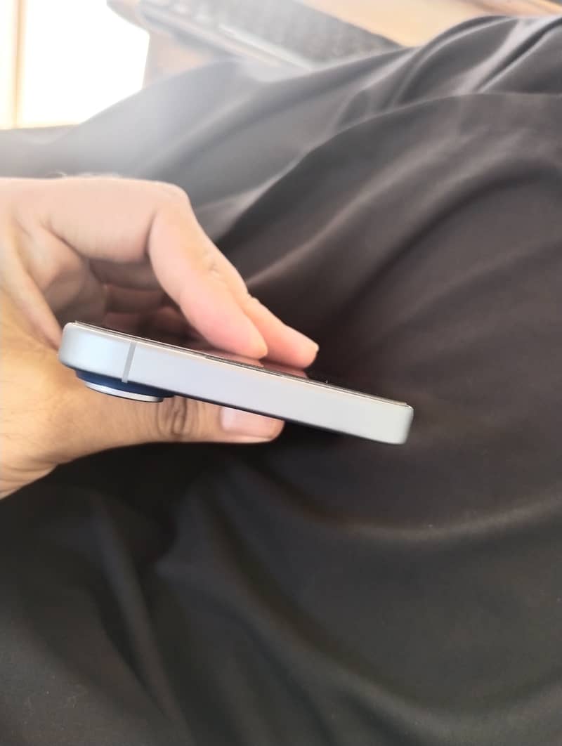 Apple iPhone 17 4