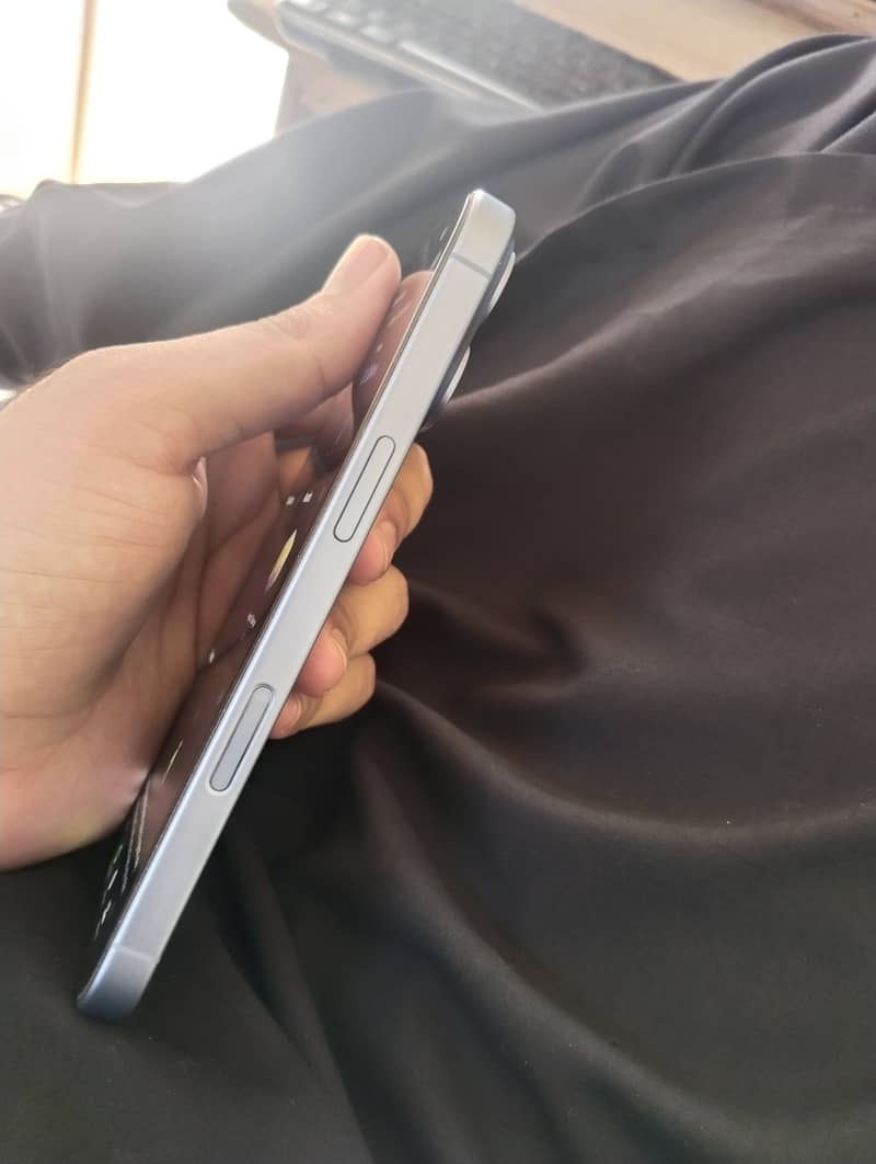 Apple iPhone 17 5