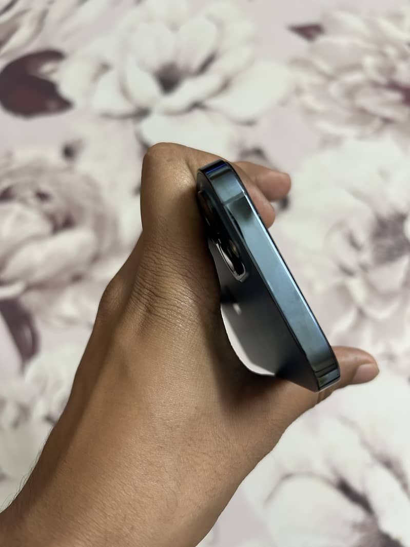 Apple iPhone 12 Pro 4