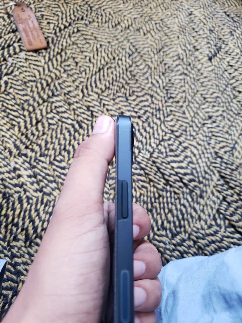 Apple iPhone 13 1