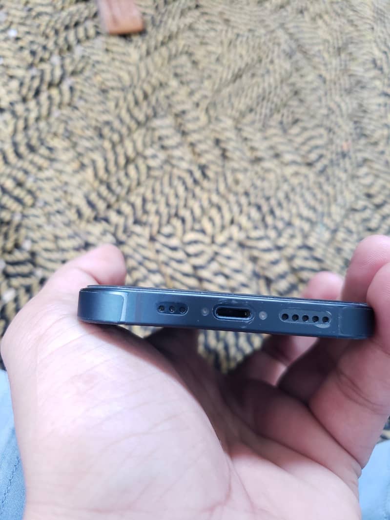 Apple iPhone 13 2