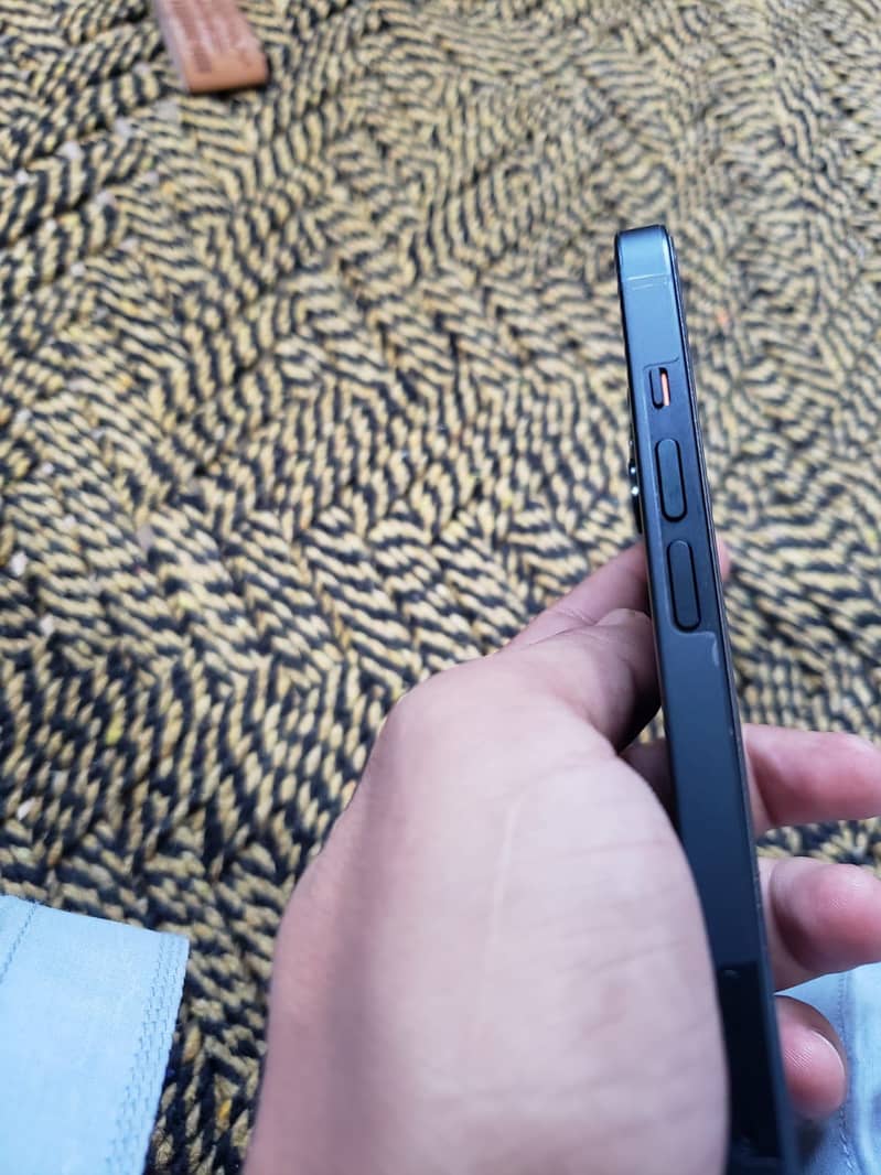 Apple iPhone 13 3