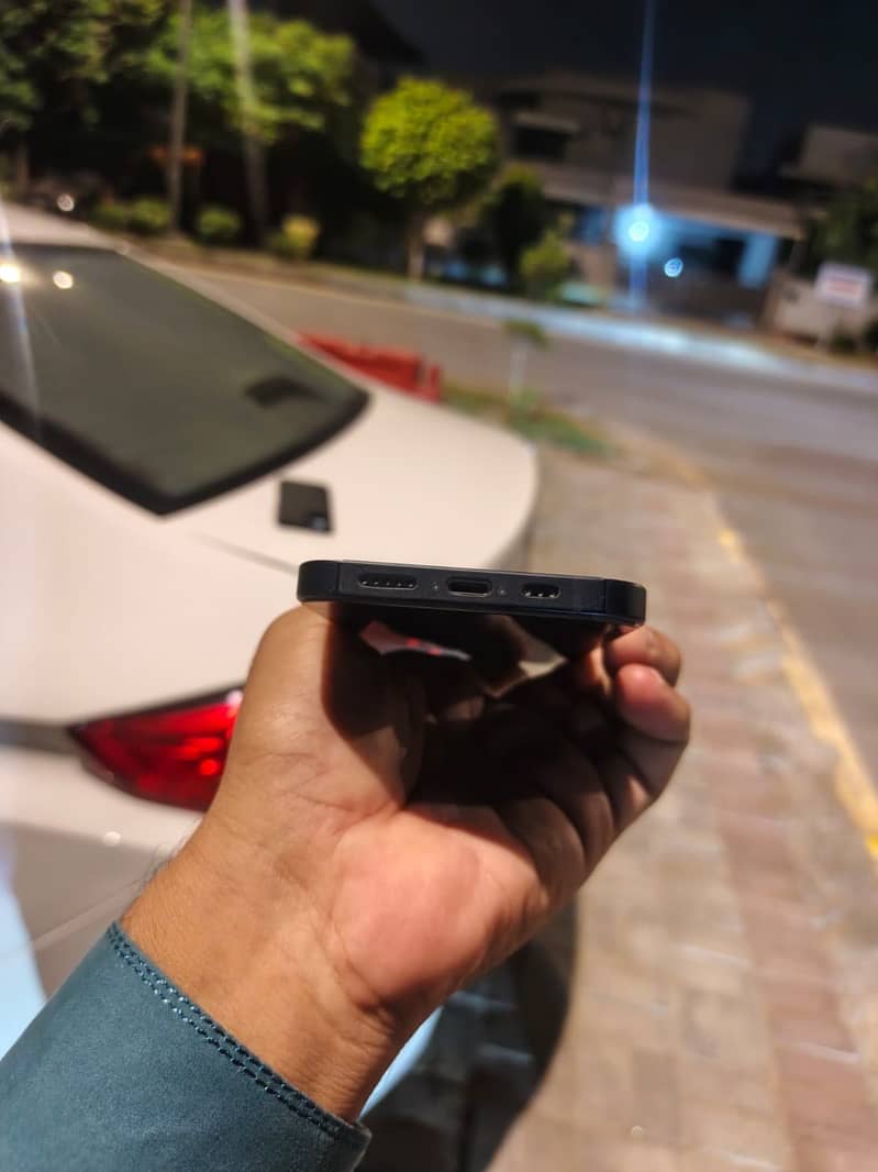 Apple iPhone 13 2