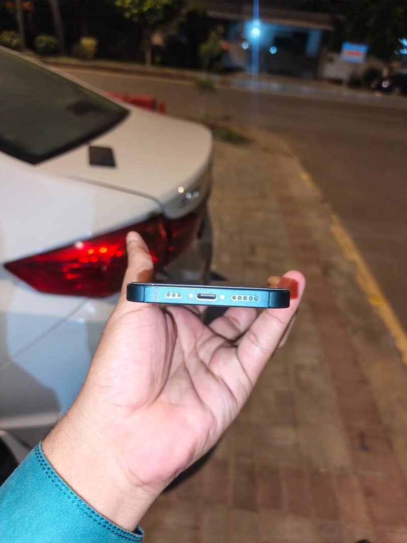 Apple iPhone 13 3