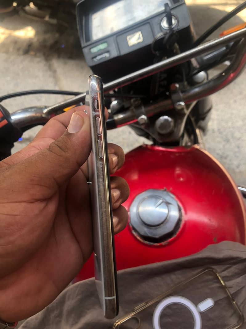 Apple iPhone X 3