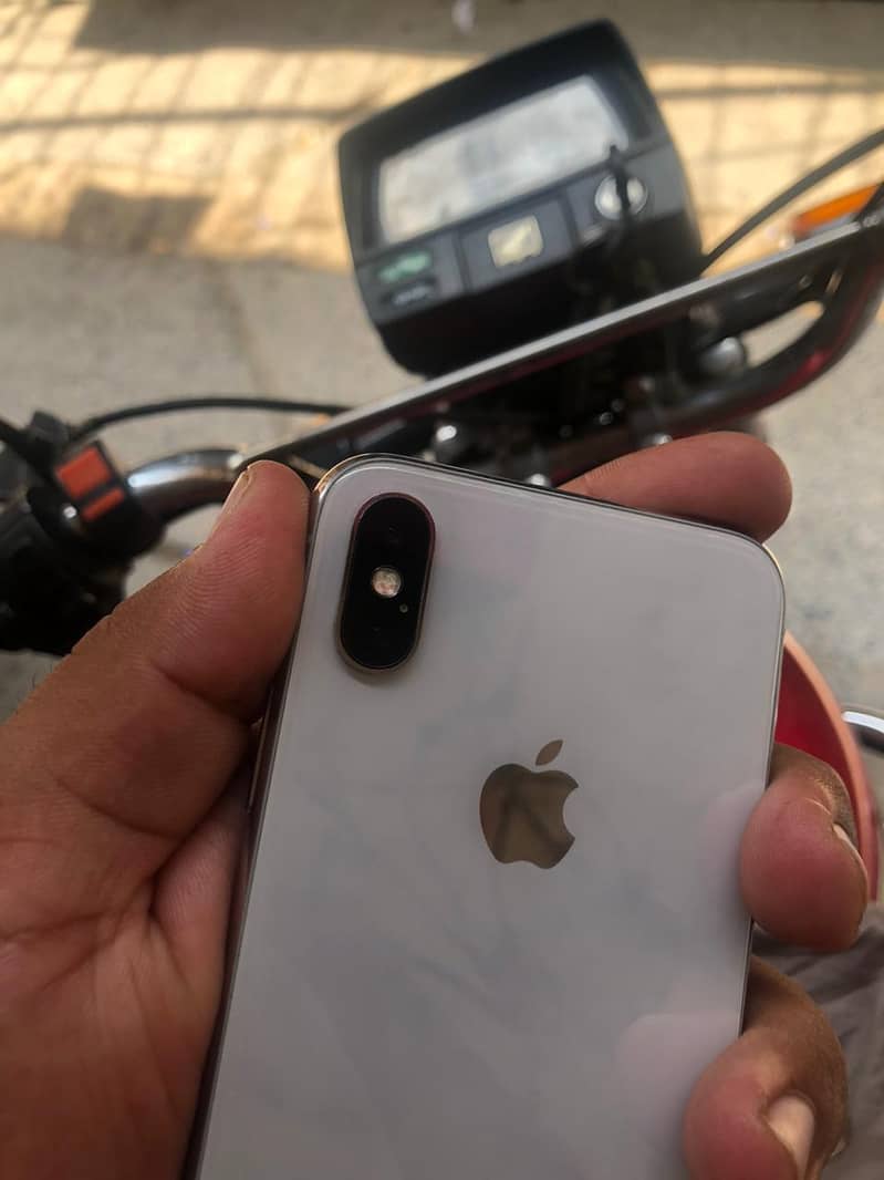 Apple iPhone X 5