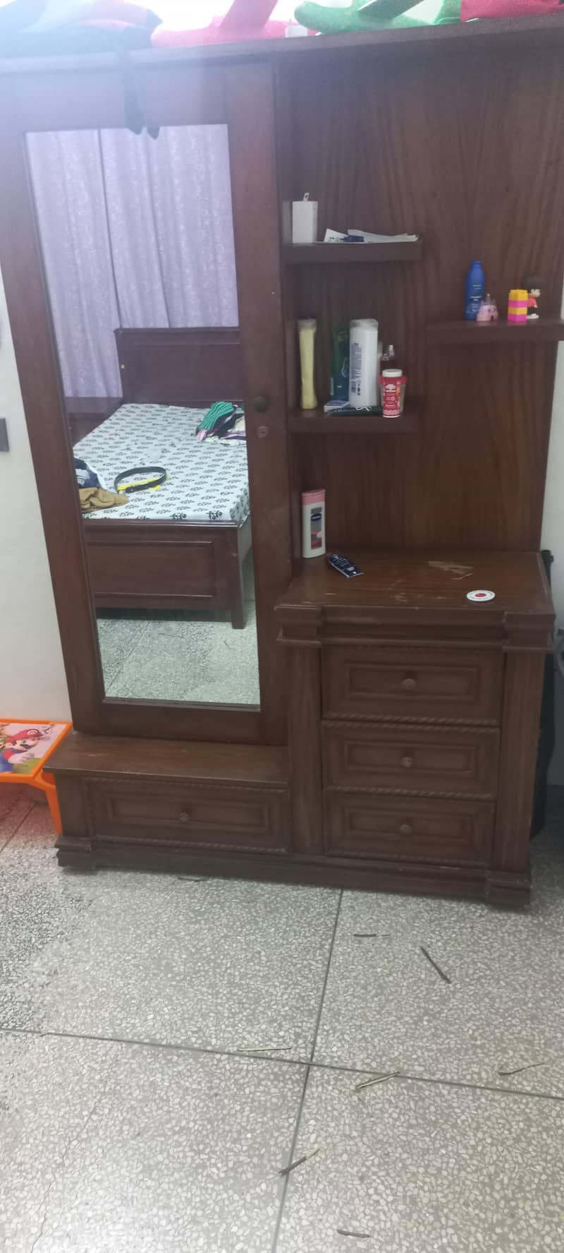 Solid wooden dressing 4