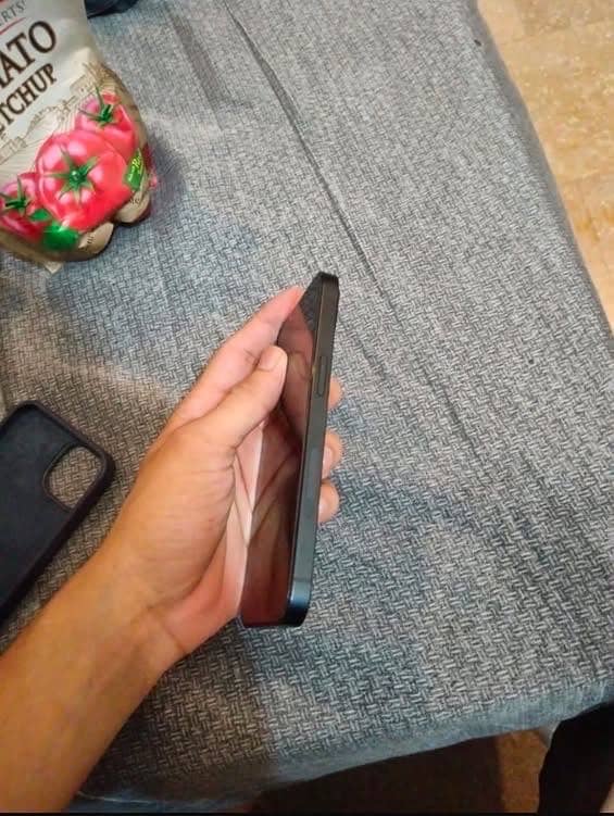 Apple iPhone 13 2