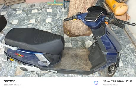 CMC ELECTRIC SCOOTY 1800 WATT MOTOR GRAPHENE BATTERY 7 MONTHS WARRENTY