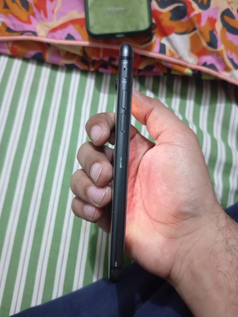 Apple iPhone 8 1