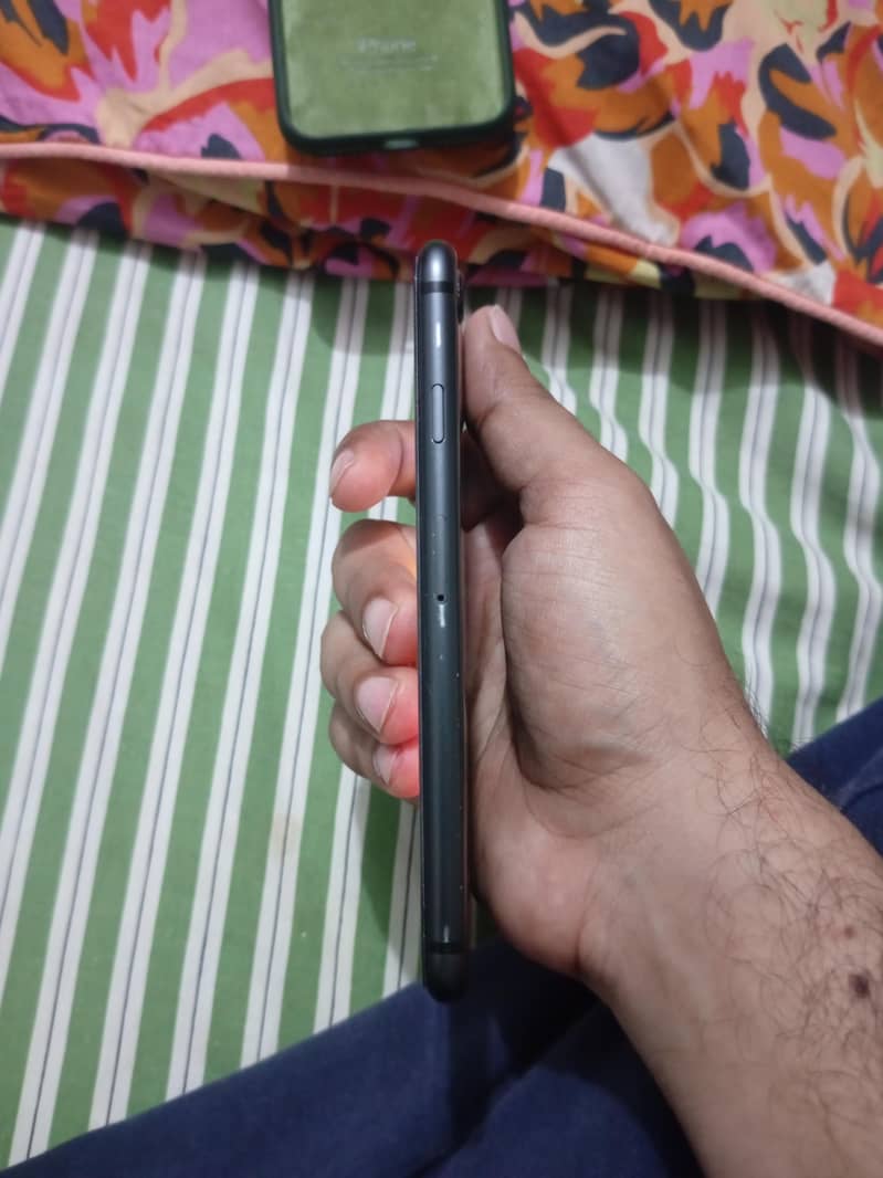 Apple iPhone 8 3