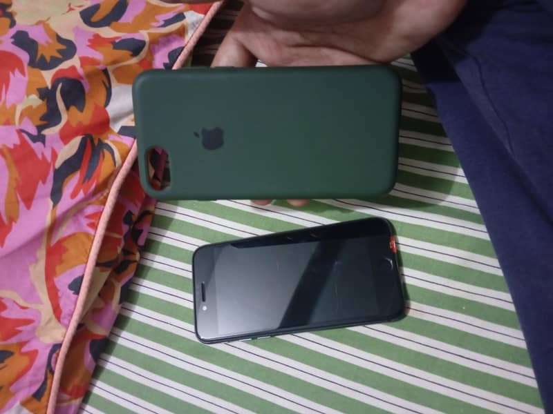 Apple iPhone 8 5