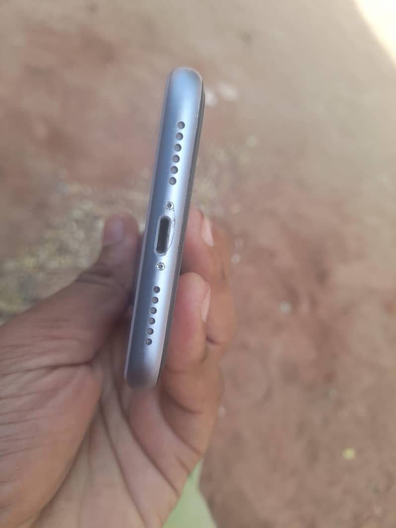 Apple iPhone 11 3