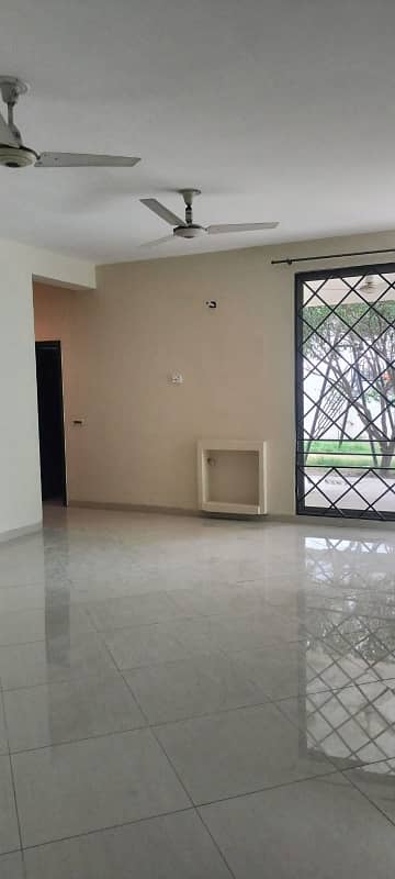 A Facing Park 3 Kanal House Is Up For Grabs In Model Town