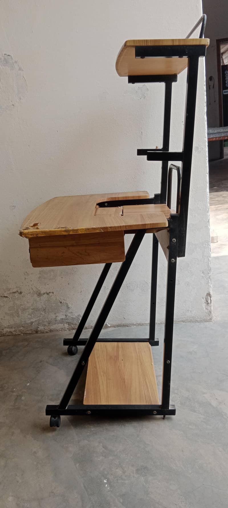 Computer table 1