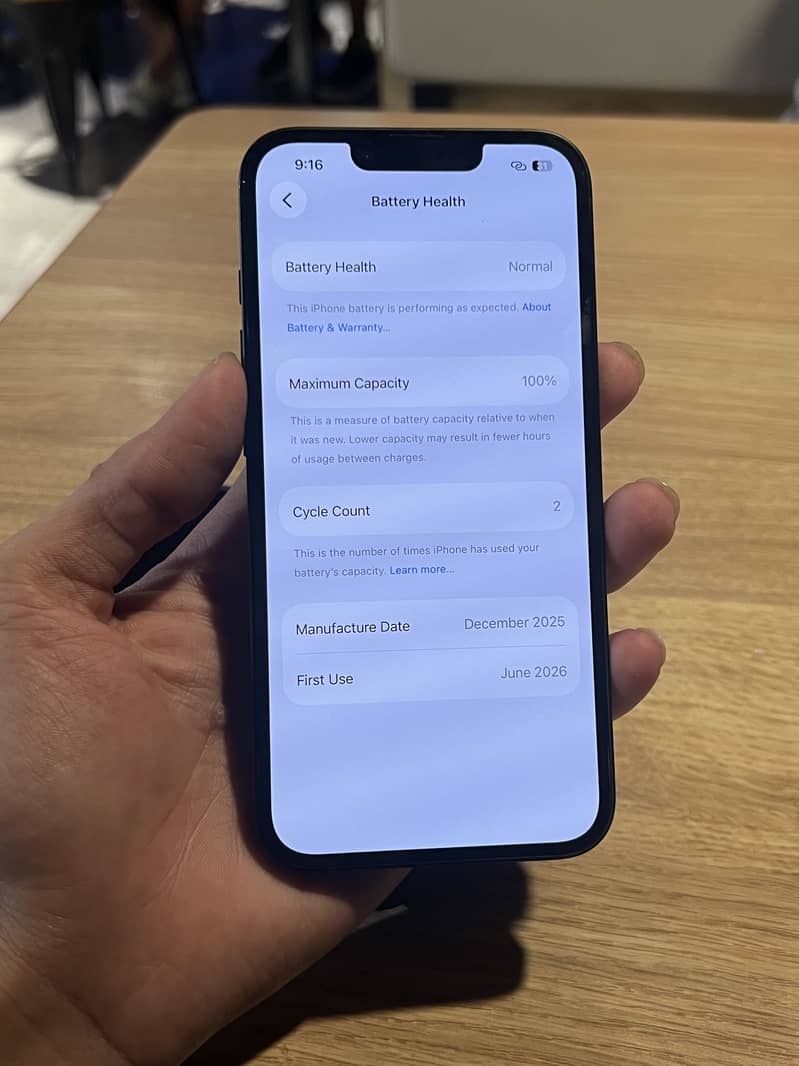 Apple iPhone 16e 6