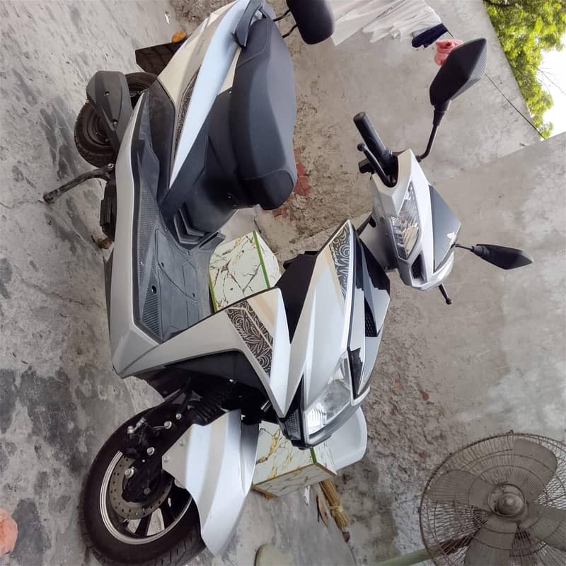 Scooty 0