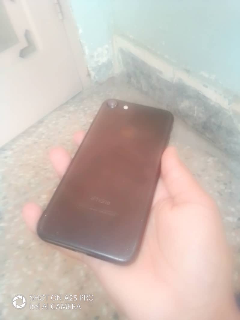 Apple iPhone 7 2