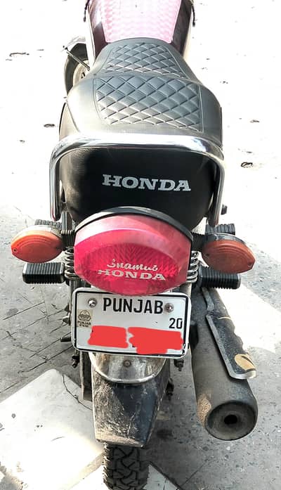 Honda 125 silver self-start