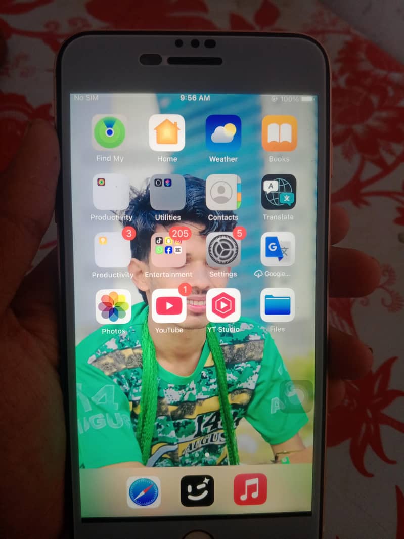 Apple iPhone 8 Plus 1