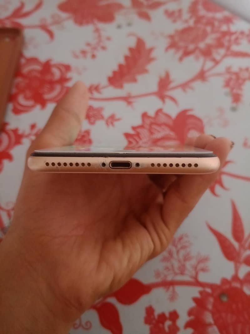 Apple iPhone 8 Plus 4