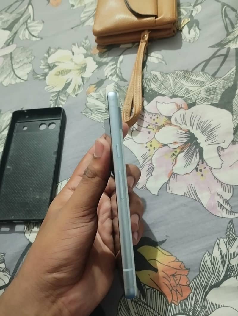 Google Pixel 7a 5