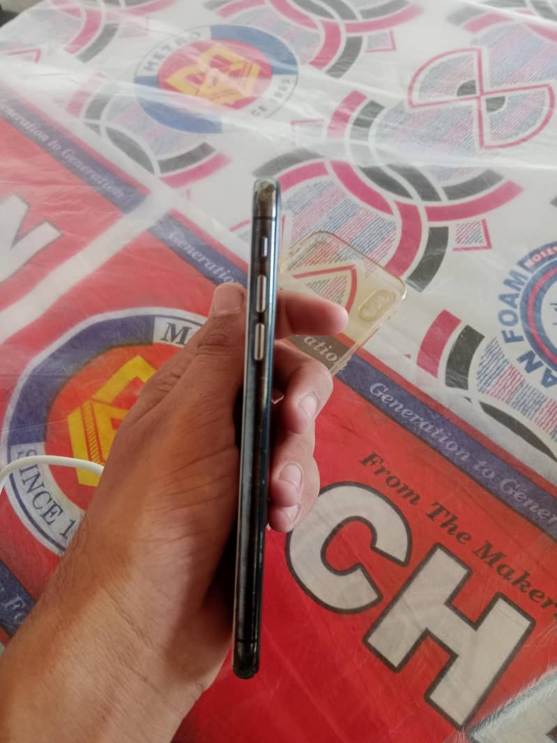 Apple iPhone X 4