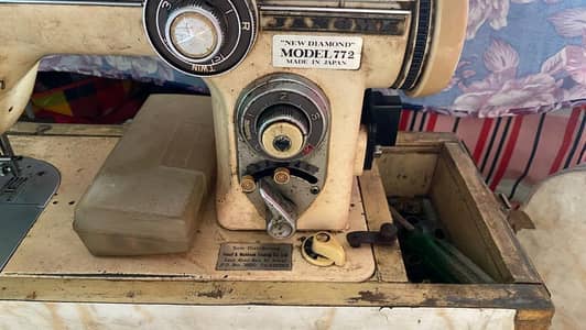 Vintage Janome Model 772 Sewing Machine in working condition