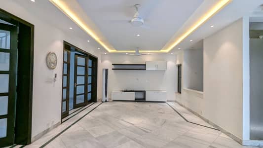 FOR RENT Fully Renovated Ground + Upper Set Prime Location F_10/1